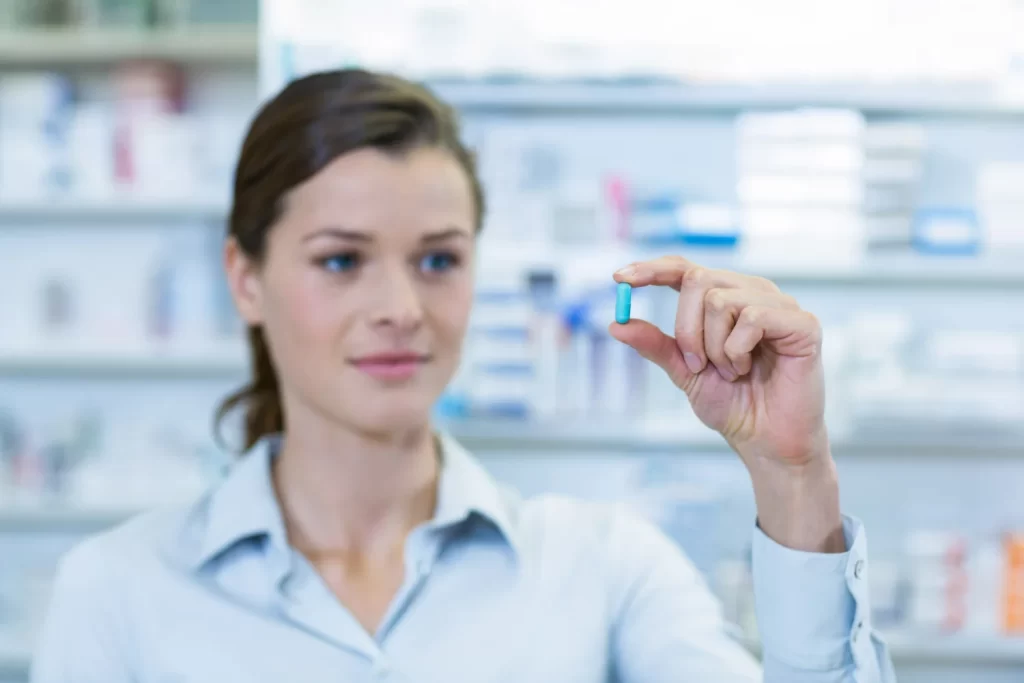 Médica segura cápsula de medicamento para fibrose, ilustrando para que serve OFEV